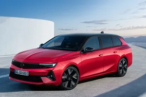El nuevo Opel Astra Sport Tourer anuncia su llegada en otoño, PHEV incluido, tras un año de retraso