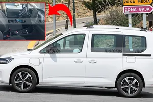 El nuevo Volkswagen Caddy híbrido enchufable cazado sin camuflaje y con una gran sorpresa en su interior