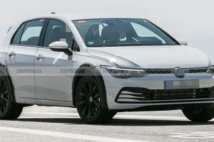 Primeras fotos espía del nuevo Volkswagen T-Roc 2025, comienza el desarrollo del último coche térmico del fabricante alemán