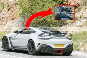 ¿Un Aston Martin V12 Vantage más extremo? Estas misteriosas fotos espía revelan una versión más salvaje del deportivo británico