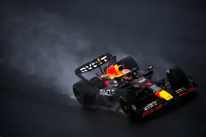 Pole sprint de Verstappen por un suspiro sobre Piastri y Sainz; perjudicado Alonso por el accidente de Stroll