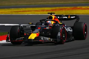 Max Verstappen impone su ley y lidera un 1-2 de Red Bull en Silverstone, con Fernando Alonso cuarto
