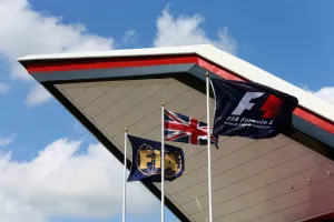 Cumbre en Downing Street para aliviar las complicaciones del Brexit a Aston Martin y otros 6 equipos de Fórmula 1