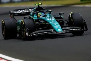 Fernando Alonso cree que Pirelli es parte del problema de Aston Martin. El fabricante de neumáticos ya ha respondido