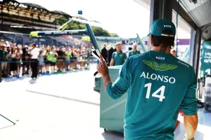 Fernando Alonso responde a quienes critican sus decisiones: «Decían que Aston Martin era lo peor»