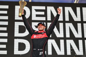 Jake Dennis es campeón de la Fórmula E con el triunfo de Mitch Evans en el caos de Londres
