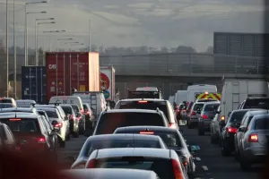 Proponen la prohibición de los coches de combustión en las carreteras españolas para el 2040