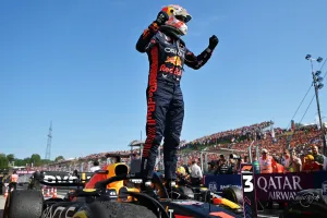 ¿Corren los rivales de Max Verstappen con un Fórmula 2? Obviamente, no, pero Mercedes así lo percibe