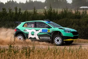 Andreas Mikkelsen da otro paso hacia el título de WRC2 con su presencia en el Acrópolis Rally