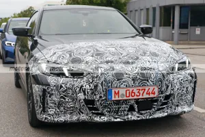 El BMW i4 sigue los pasos de los Serie 4, la berlina eléctrica estrenará imagen y novedades para frenar al revisado Tesla Model 3