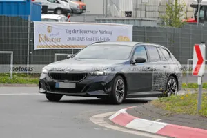 El nuevo BMW Serie 5 Touring PHEV se destapa en unas nuevas fotos espía, una versión muy eficiente con 100 km de autonomía