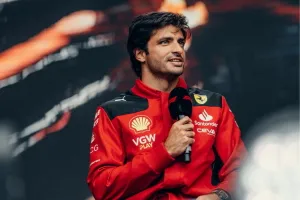 Carlos Sainz habla sobre la influencia de su padre en su carrera: «Sigue dándome muy buenos consejos»