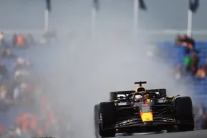 Max Verstappen también controla la lluvia en Zandvoort: Alonso cuarto tras tres banderas rojas