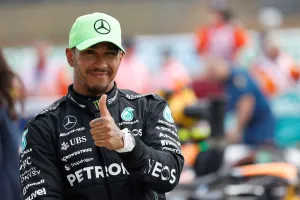 Hamilton sigue los pasos de Fernando Alonso y cumplirá 40 en la Fórmula 1: «Nunca hemos tenido más hambre de ganar»