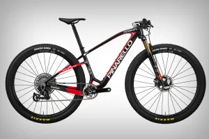 La nueva Mountain Bike de Pinarello es esta Dogma XC Hardtail, con cuadro asimétrico de carbono y ya campeona del mundo