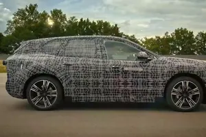 El primer modelo con genes del BMW Vision Neue Klasse será un SUV, ¿el rumoreado X4 eléctrico tras esta filtración?