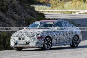 El renovado BMW Serie 2 Gran Coupé será más deportivo y sugerente, la berlina de tracción delantera vuelve a ser cazada en pruebas