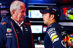 Helmut Marko lamenta el compromiso de Lando Norris con McLaren y lanza un dardo a Checo Pérez: «No es consistente»