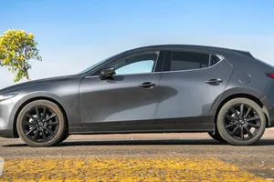 El Volkswagen Golf de Mazda está en oferta y pone en apuros al Ford Focus, etiqueta ECO y más de 1.000 € de descuento para el compacto japonés