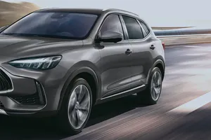 Es más barato que el Hyundai Tucson, acaba de ser actualizado y está en oferta con 3.000 € de descuento, así es el SUV del momento