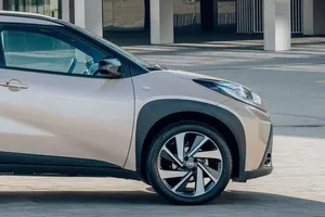El SUV más barato del mercado estrena la gama 2024, Toyota simplifica la oferta y cambia los precios