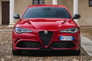 Alfa Romeo mete presión a BMW M y Mercedes-AMG al confirmar que seguirá usando motores V6, «La respuesta es sí»