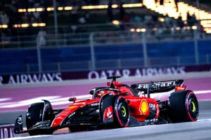 Charles Leclerc recibe una penalización; Fernando Alonso rescata un punto de la sprint
