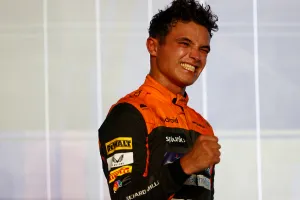 Lando Norris se la devuelve a Fernando Alonso: «El Aston Martin es más lento con cada mejora que traen»