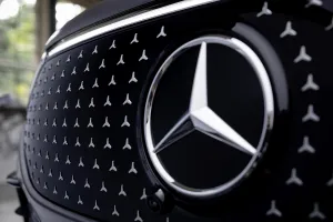 Mercedes presume de un balance positivo en sus primeros cuatro meses de agencia en Alemania, mientras los concesionarios hablan de una fuga de clientes