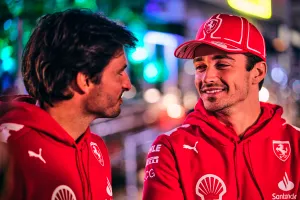 John Elkann (Ferrari) zanja el debate: «¿Charles Leclerc y Carlos Sainz?, renovarán»