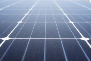 Estas nuevas células solares apiladas con silicio desarrolladas por Sharp son ya las más eficientes del mundo
