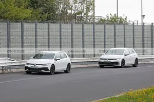 El nuevo Volkswagen Golf GTI Facelift descubre sus novedades en unas nuevas pruebas en Nürburgring comparado con el bestial Clubsport