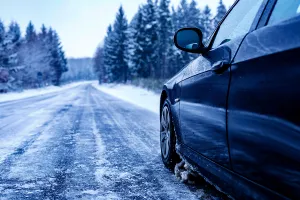 Código de colores de la DGT para conducir con nieve y hielo: aprende a diferenciar los riesgos