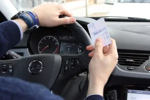 Cómo recuperar los puntos del carnet de conducir y qué hacer si te lo han retirado