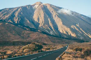 ¿Dónde están las carreteras a más altitud en España? Disfruta de estos paisajes de montaña en invierno con precaución
