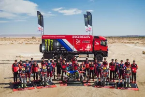 Honda presenta su plantel para el Dakar 2024 con Tosha Schareina como último jinete