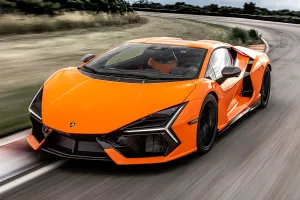 Lamborghini arrasa en 2023, el Urus es la estrella pero el nuevo Revuelto es un fenómeno de ventas a pesar de costar casi medio millón de euros