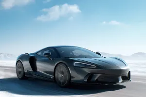 El nuevo McLaren GTS presume de diseño y tecnología pero también de prestaciones con 418 CV por tonelada y no llega a las dos