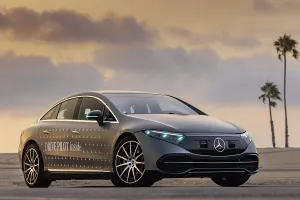 Luz turquesa, la última novedad de Mercedes que logra un hito histórico en Estados Unidos, y en el mundo, para los coches autónomos