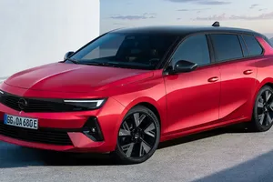 Todos los precios del nuevo Opel Astra Sports Tourer Electric, un compacto familiar (y eléctrico) con más de 400 km de autonomía