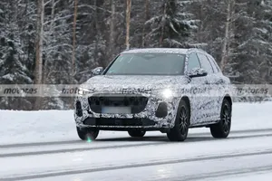 El nuevo Audi Q5 reaparece en sus últimas pruebas de invierno más ligero de camuflaje tras dos larguísimos años en desarrollo