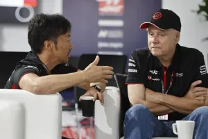 Ayao Komatsu critica la gestión de Haas encabezada por Günther Steiner en 2023 : «Empezamos muy tarde...»