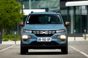 Dacia recorta el precio del Spring a mínimos históricos, puede ser tuyo por apenas 14.000 euros, aunque hay un problema