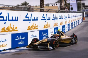 Jean-Eric Vergne se hace con la primera pole del ePrix de Ad-Diriyah