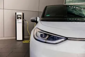 Hito definitivo en Europa: se vendieron más coches eléctricos que diésel en 2023