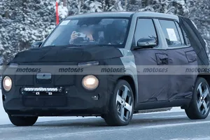 El coche eléctrico barato de Hyundai que pondrá las cosas difíciles al Citroën ë-C3 se enfrenta a la nieve y el hielo en el norte de Europa