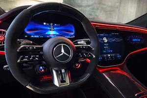 Mercedes piensa que sus coches no tienen suficientes pantallas y se desmarca de Volkswagen para ofrecer «una experiencia impresionante»