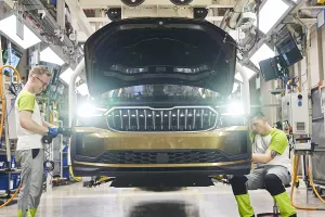 La llegada del nuevo Skoda Kodiaq se acerca, el renovado SUV checo entra en producción con el difícil reto de liderar la categoría