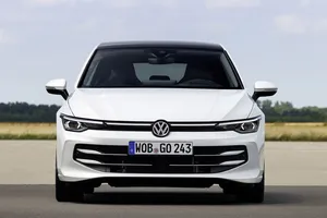 El Volkswagen Golf eHybrid experimenta cambios en 2024, una apuesta eficiente con un diseño renovado y tecnología avanzada
