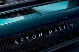 Aston Martin paraliza el lanzamiento de su primer coche eléctrico, una buena razón les obliga a tomárselo con calma